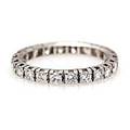 Diamant alliancering af 18 kt. hvidguld prydet med talrige brillantslebne diamanter på i alt ca. 1.10 ct. Farve Wesselton H. Klarhed VS. Str. 51,5.