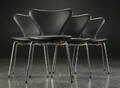 Arne Jacobsen. Fire syverstole model 3107, sort læder 4 