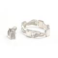 Lapponia Sølvsmykkesæt bestående af armbånd og ring af sterlingsølv. L. ca. 18 cm. Str. 53. 1974. 2