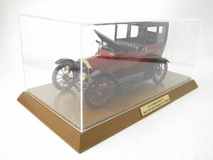Modellbil, i plexiglasmonter