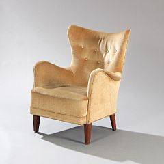 Dansk snedkermester Lænestol med ben af bejdset bøg. Sæde, sider samt dybthæftet ryg betrukket med lys gullig plys.