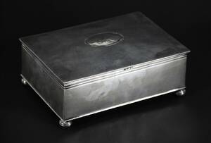 Skrin i silver, 1909