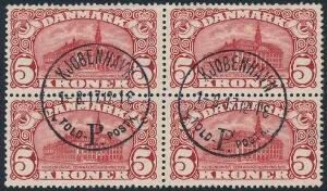 1912. 5 kr. Posthus, brunrød. Vm.III. Pragtfuld 4-BLOK, annulleret med 2 retvendte stempler KJØBENHAVN TOLD-POSTK. P. 1-8.17. Attest Møller.