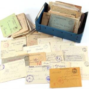 Hele verden. KRIGSFANGEBREVE FRA 1 VERDENSKRIG. Kasse fyldt med krigsfangebreve fra flere lande.