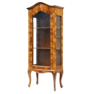 Vitrinskåp, rokokostil, 1900-talets första hälft