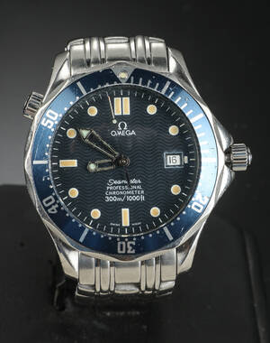 Omega Seamaster Professional herrearmbåndsur af stål. 