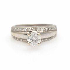 Diamantring af 14 kt. hvidguld prydet med talrige brillantslebne diamanter på i alt ca. 0.80 ct. Str. 54.