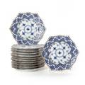 Musselmalet helblonde 12 kagetallerkener med kniplingsbort og guldkant af porcelæn, dekoreret i underglasur blå. Diam. 17 cm. 12