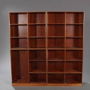 Mogens Koch Sæt på fire bogkasser af massiv mahogni samt to tilhørende sokler. Udført hos Rud. Rasmussen snedkerier. 6