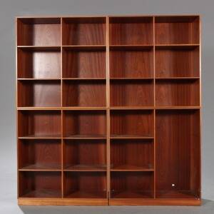 Mogens Koch Sæt på fire bogkasser af massiv mahogni samt to tilhørende sokler. Udført hos Rud. Rasmussen snedkerier. 6