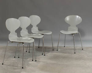 Arne Jacobsen. Fire grå stole, Myren, model 3101 4 