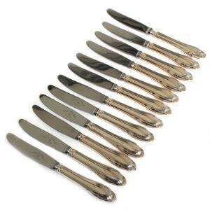 Charlottenborg. 12 middagsknive med skafter af sølv. Udført hos Grann  Laglye m.fl. 12