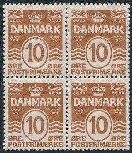 1930. Bølgelinie. 10 øre, rødbrun. Postfrisk 4-BLOK. AFA 2000