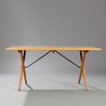 Hans J. Wegner AT 303. Spisebord af eg opsat på krydsbensstel med messingbøjler. Udført og mærket hos Andreas Tuck. H. 73. L. 160. B. 85.