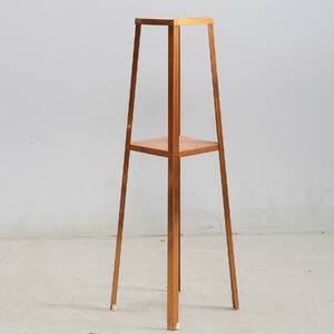 PIEDESTAL. Helt i koppar.