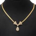 Diamanthalskæde af 8 kt. guld prydet med talrige brillantslebne diamanter. L. ca. 50 cm. Vægt 20 gr. Ca. 1980