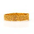 Armring af 14 kt. guld. Indvendig diam. ca. 5,8 cm. Vægt ca. 62,1 g.