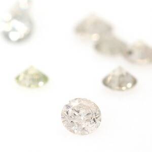 Ti uindfattede runde brillantslebne diamanter på i alt ca. 1.07 ct. Certifikat medfølger. Ca. 2013.