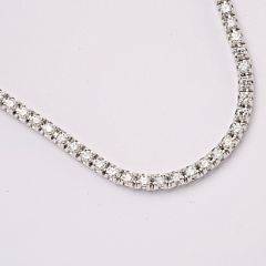Diamanthalskæde af 18 kt. hvidguld prydet med talrige brillantslebne diamanter på i alt ca. 4.50 ct. Top Wesselton G. VS-SI. Milano, ca. 2009.