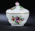Royal Copenhagen. Saksisk blomst. Bonbonniere ca. 1780