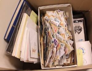 GrønlandFærøerne. Ca. 1960-1990. Kasse med diverse afklip bl.a. 16-blok af 100 kr. Også nogle FDCbreve samt lidt færøske materiale