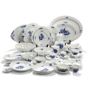 Blå Blomst Flettet. Spise- og kaffestel af porcelæn, Kgl. P., bestående af 196 dele. 196