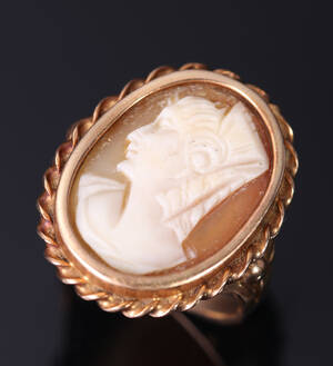 Ring af 14 kt guld med camé