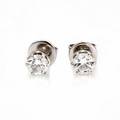 Et par diamantørestikker af 18 kt. hvidguld hver prydet med brillantslebet diamant på i alt ca. 0.65 ct. Farve Top Crystal I. VS-SI. Certifikat medfølger.