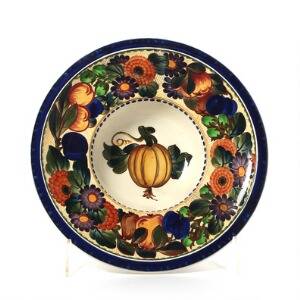 Aluminia Dybt fad af fajance dekoreret i farver med græskar og blomster, Aluminia 732621. H. 10 cm. Diam. 42 cm.