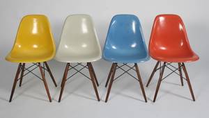 Charles Eames Sæt på fire skalstole i fire farver, model DSW 4