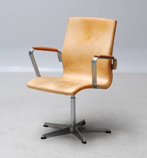 Arne Jacobsen 1902 - 1971. Oxford kontorstol, model 3271
