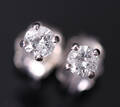Brillantørestikker af 14 kt hvidguld med i alt ca. 0.30 ct. 
