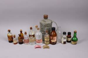 Diverse apoteksflaskor mm