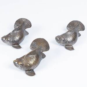 BORDSDEKORATIONER, 3 st, vitmetall.