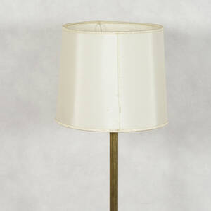 GOLVLAMPA, gulmetall, 1900-talets senare hälft.