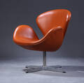 Arne Jacobsen . Lounge stol, model 3320 Svanen i cognacfarvet læder