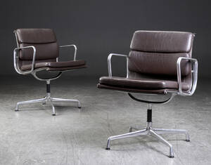 Charles Eames. Sæt på to armstole, Model EA-208 2