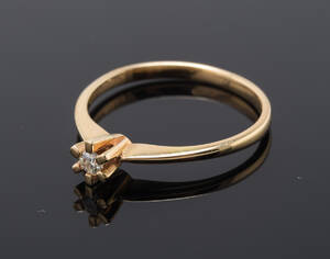 Solitairering med brillant på ca. 0.05 ct. 14 kt. guld