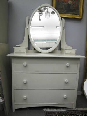 Spegelbyrå, Bemålad