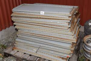 Parti hyllplan i plåt, 125x50 cm, ca 60 st