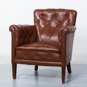 SKINNFÅTÖLJ 1900-talets första hälft