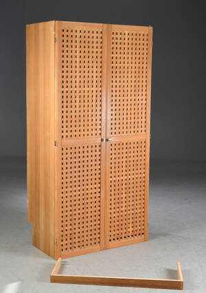 Trip Trap. Admiral klædeskab af teaktræ Denne vare er sat til omsalg under nyt varenummer 5020148