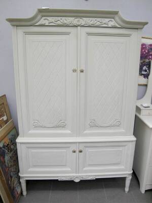 Matsalsskåp, Gustaviansk stil