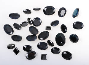 Samling uindfattede sorte safirer - 45 ct.
