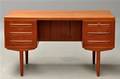 Dansk møbelproducent. Skrivebord i teak, 1950erne