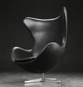 Arne Jacobsen. Lænestol Ægget, nybetrukket med læder