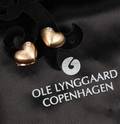 Ole Lynggaard. Et par hjerte ørestikker af guld med brillanter