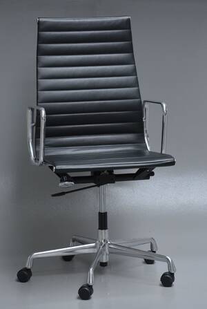 Charles Eames. Kontorstol, model EA-119. Sort læder  