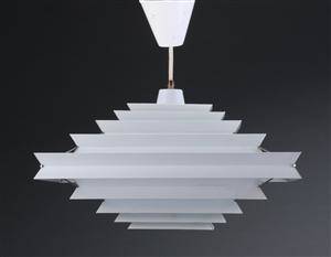 Pendel af lameller af hvidlakeret metal