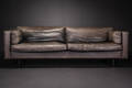 Dansk møbelproducent. 3 pers. sofa, grå læder
